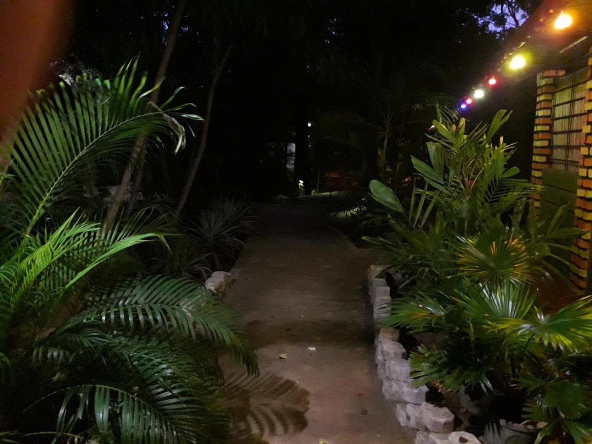 Naaval Beach Villa & Rooms Batticaloa ภายนอก รูปภาพ