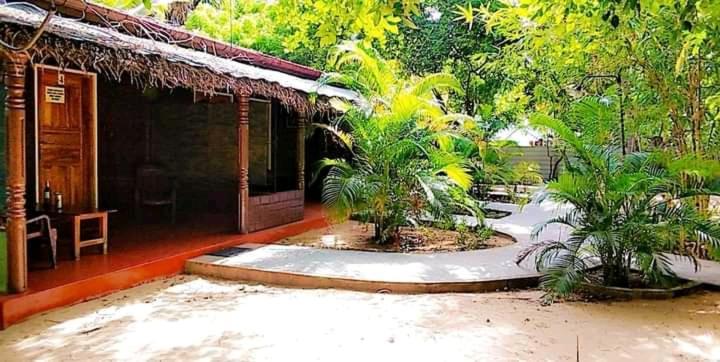 Naaval Beach Villa & Rooms Batticaloa ภายนอก รูปภาพ