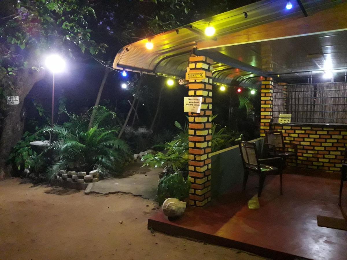 Naaval Beach Villa & Rooms Batticaloa ภายนอก รูปภาพ