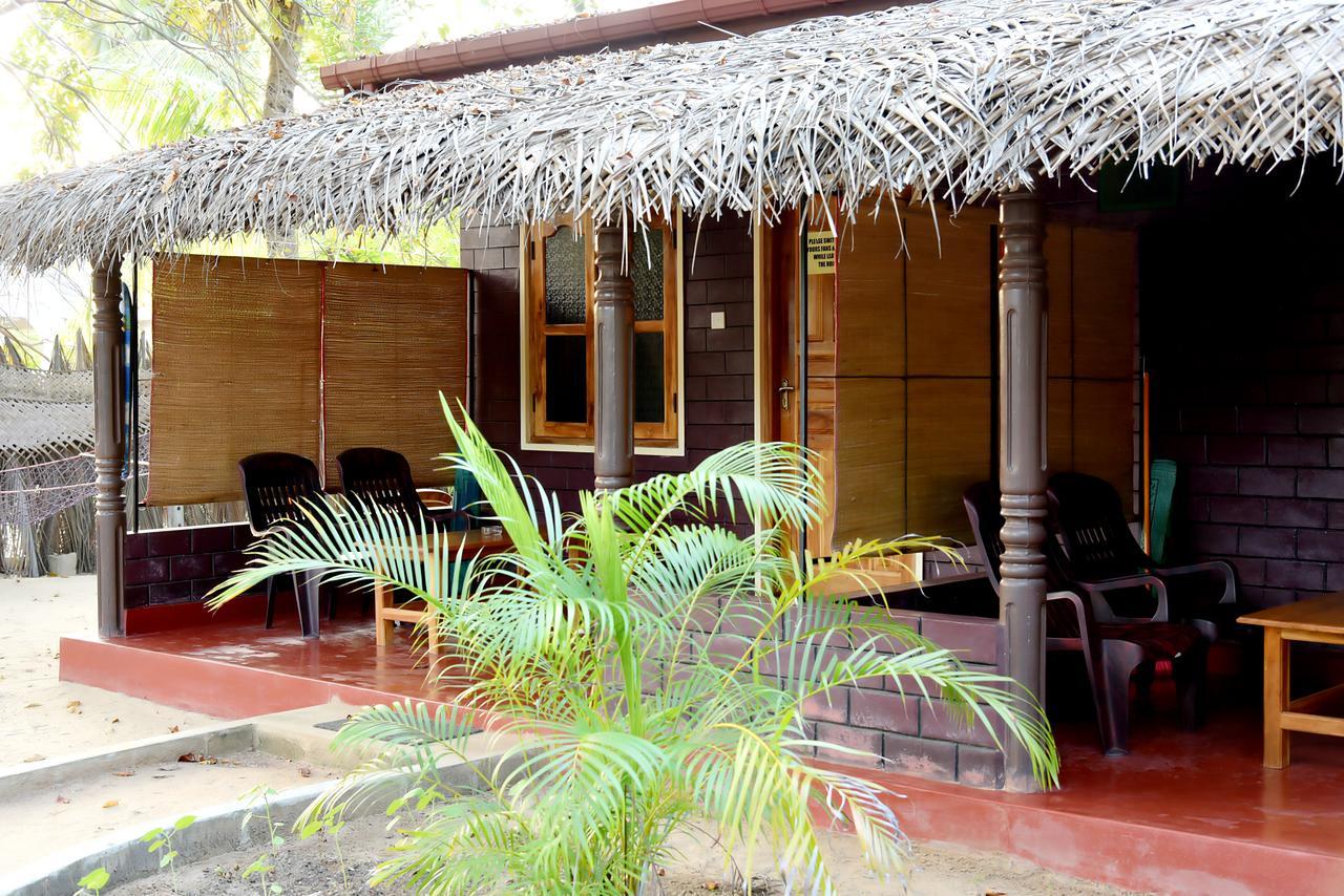 Naaval Beach Villa & Rooms Batticaloa ภายนอก รูปภาพ