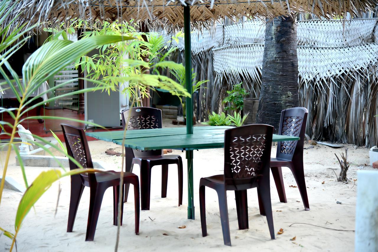 Naaval Beach Villa & Rooms Batticaloa ภายนอก รูปภาพ