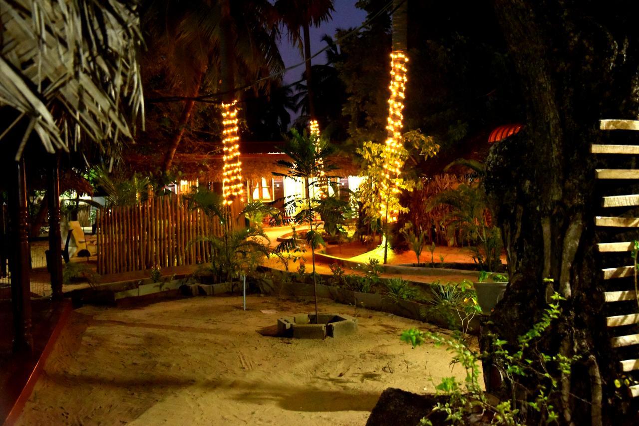 Naaval Beach Villa & Rooms Batticaloa ภายนอก รูปภาพ
