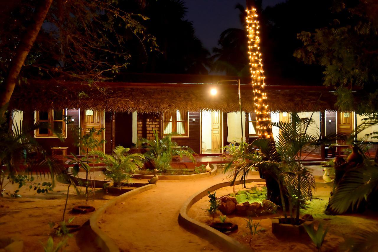 Naaval Beach Villa & Rooms Batticaloa ภายนอก รูปภาพ