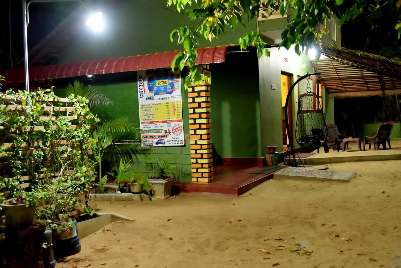 Naaval Beach Villa & Rooms Batticaloa ภายนอก รูปภาพ