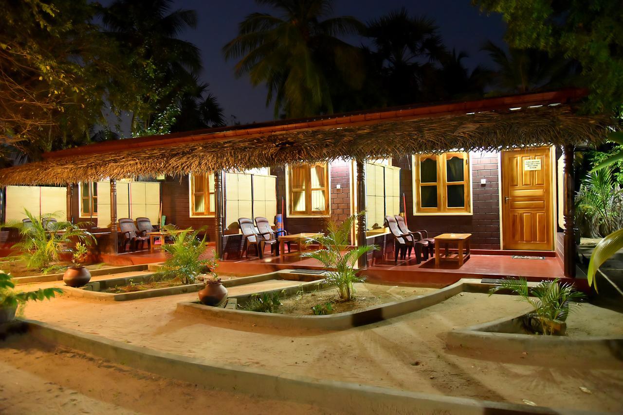 Naaval Beach Villa & Rooms Batticaloa ภายนอก รูปภาพ